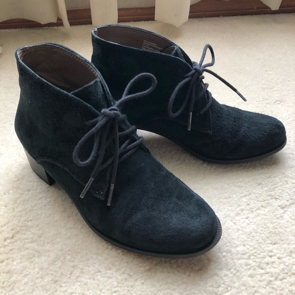 White Mountain Suede Heel Ankle Boot - 6.5 - Black - Picture 2 of 7